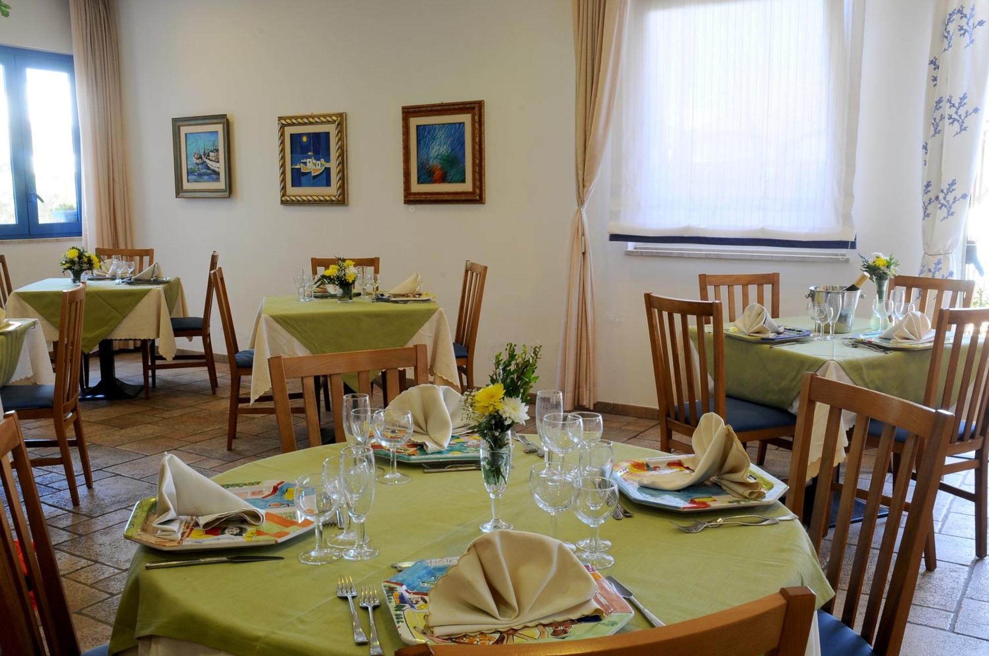 איסולה דלה פמינה Hotel Sirenetta מראה חיצוני תמונה