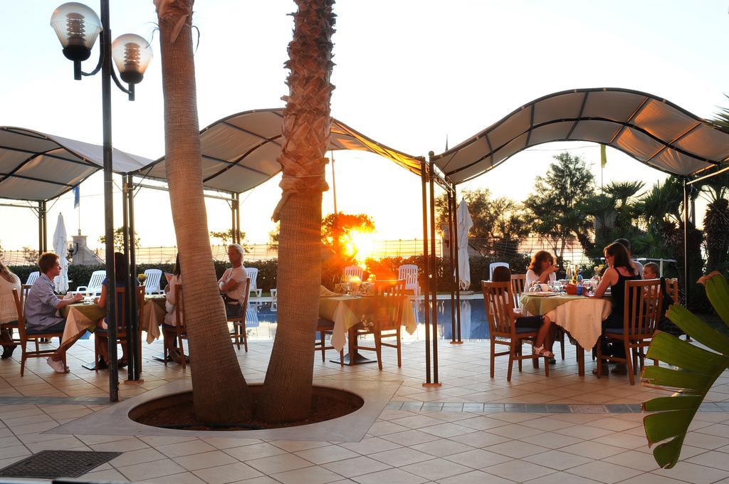 איסולה דלה פמינה Hotel Sirenetta מראה חיצוני תמונה