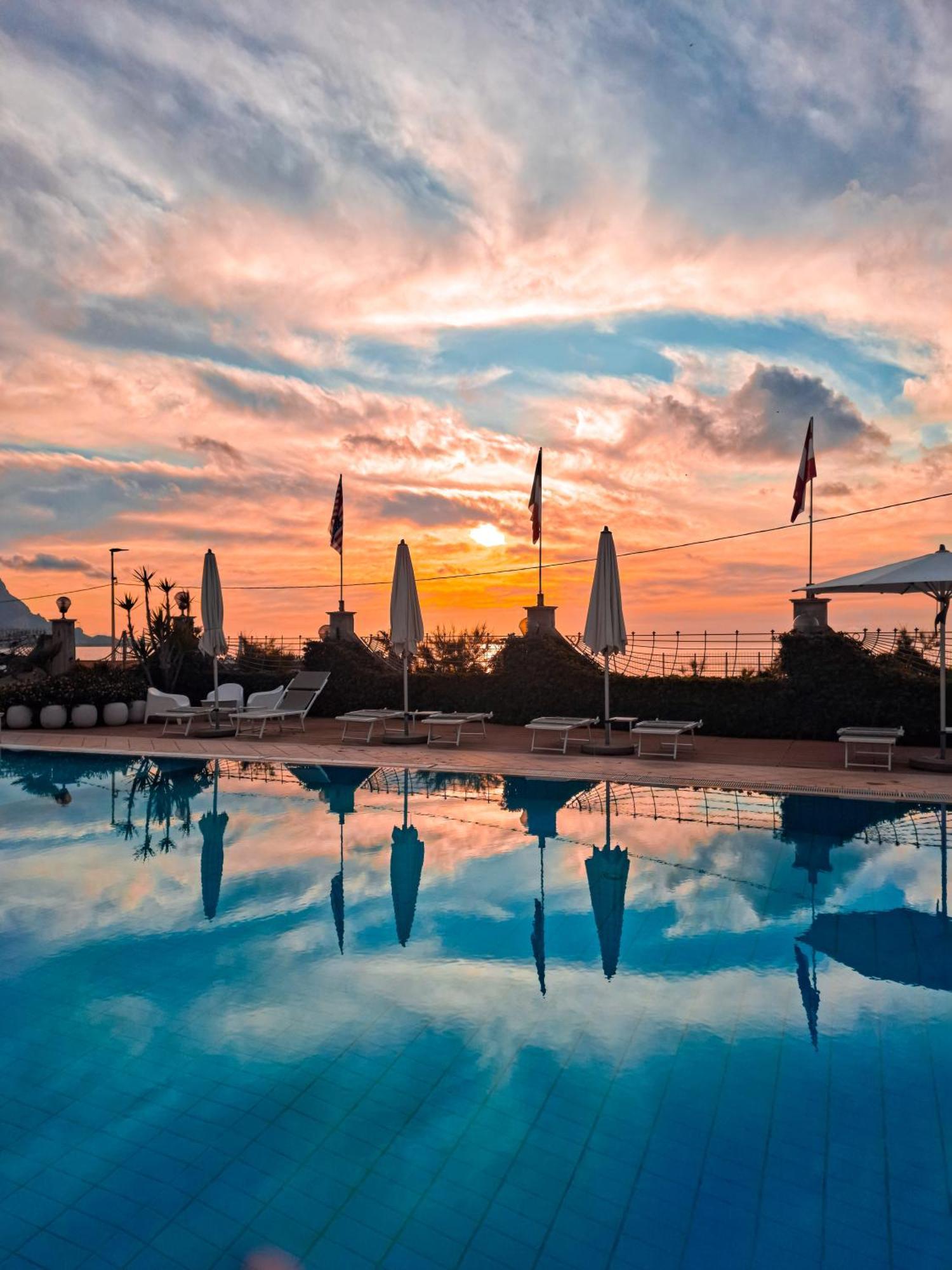 איסולה דלה פמינה Hotel Sirenetta מראה חיצוני תמונה