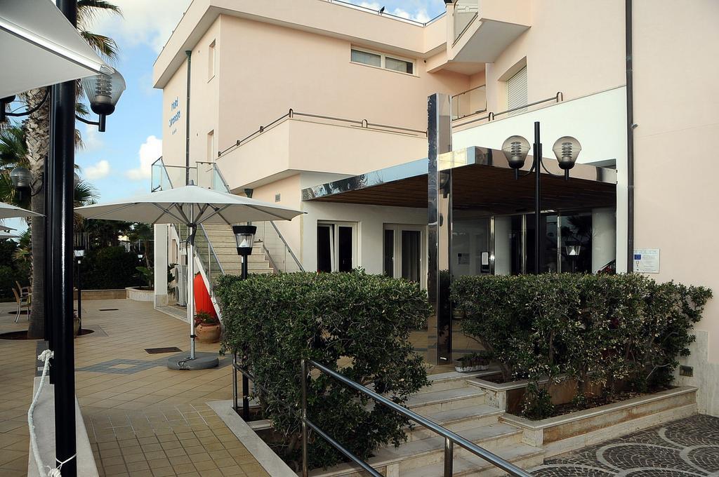 איסולה דלה פמינה Hotel Sirenetta מראה חיצוני תמונה