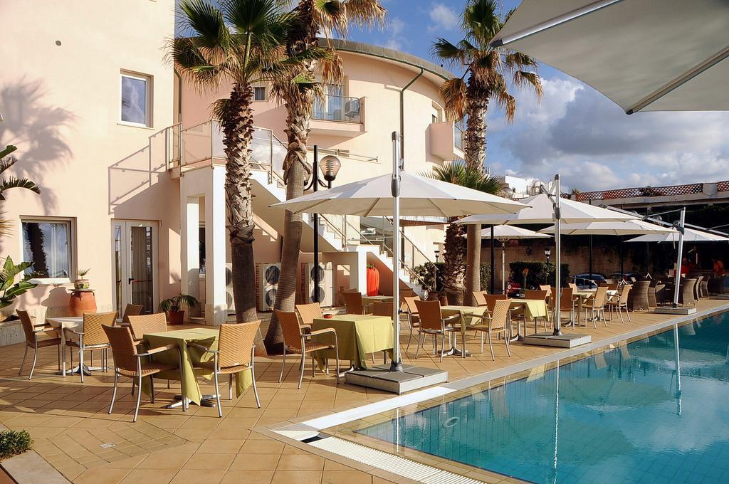איסולה דלה פמינה Hotel Sirenetta מראה חיצוני תמונה