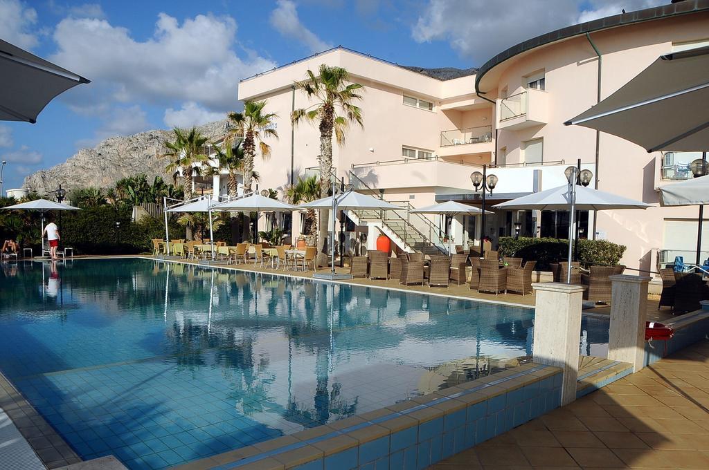 איסולה דלה פמינה Hotel Sirenetta מראה חיצוני תמונה