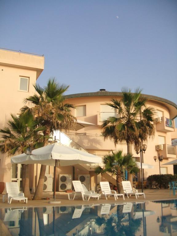 איסולה דלה פמינה Hotel Sirenetta מראה חיצוני תמונה