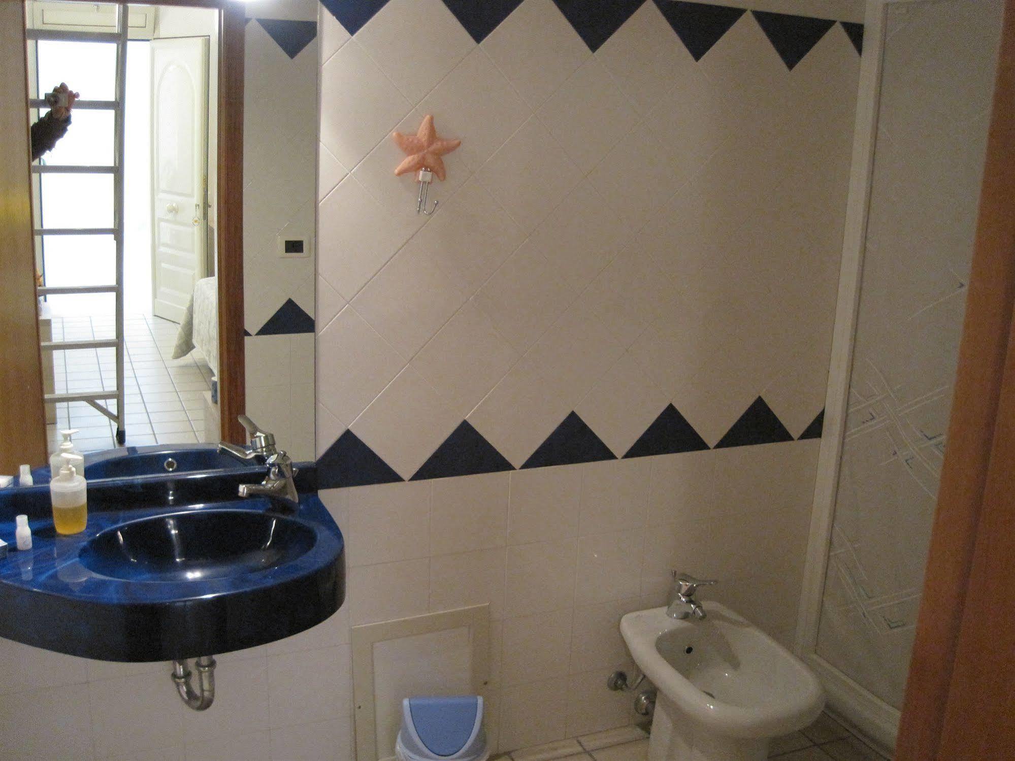 איסולה דלה פמינה Hotel Sirenetta מראה חיצוני תמונה