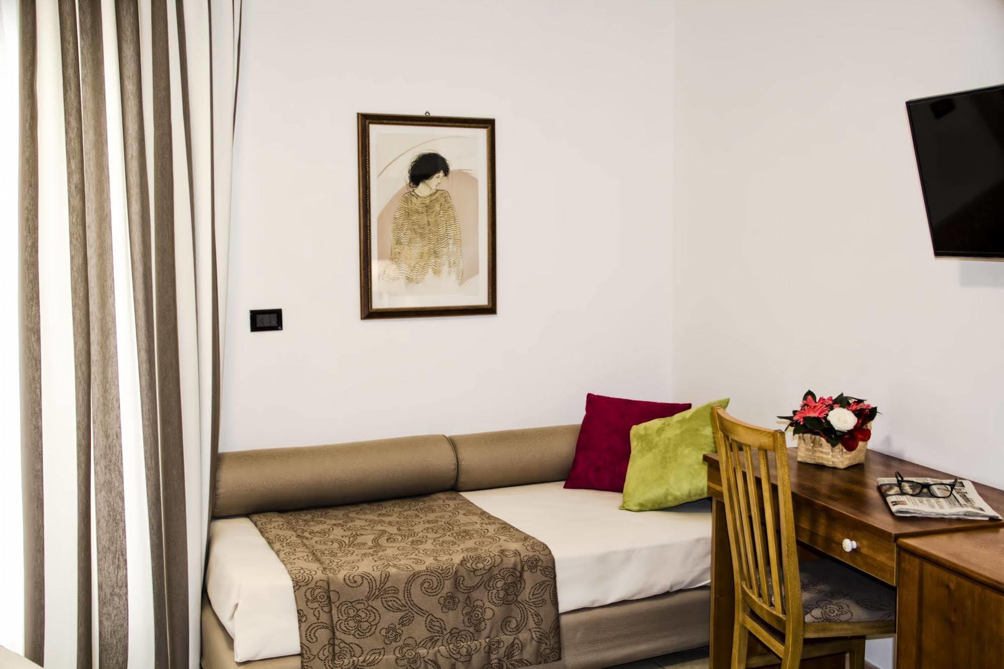 איסולה דלה פמינה Hotel Sirenetta מראה חיצוני תמונה