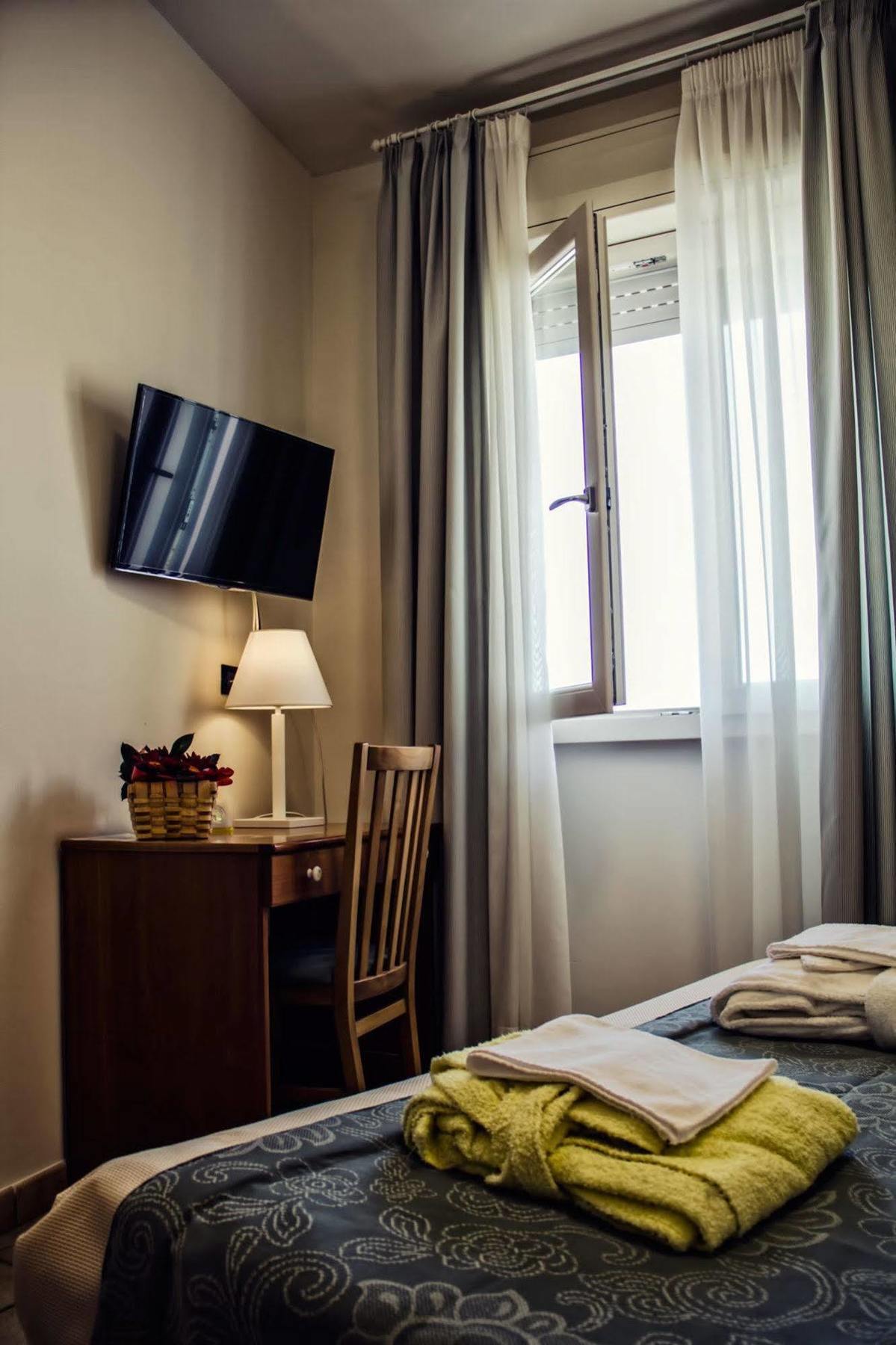 איסולה דלה פמינה Hotel Sirenetta מראה חיצוני תמונה