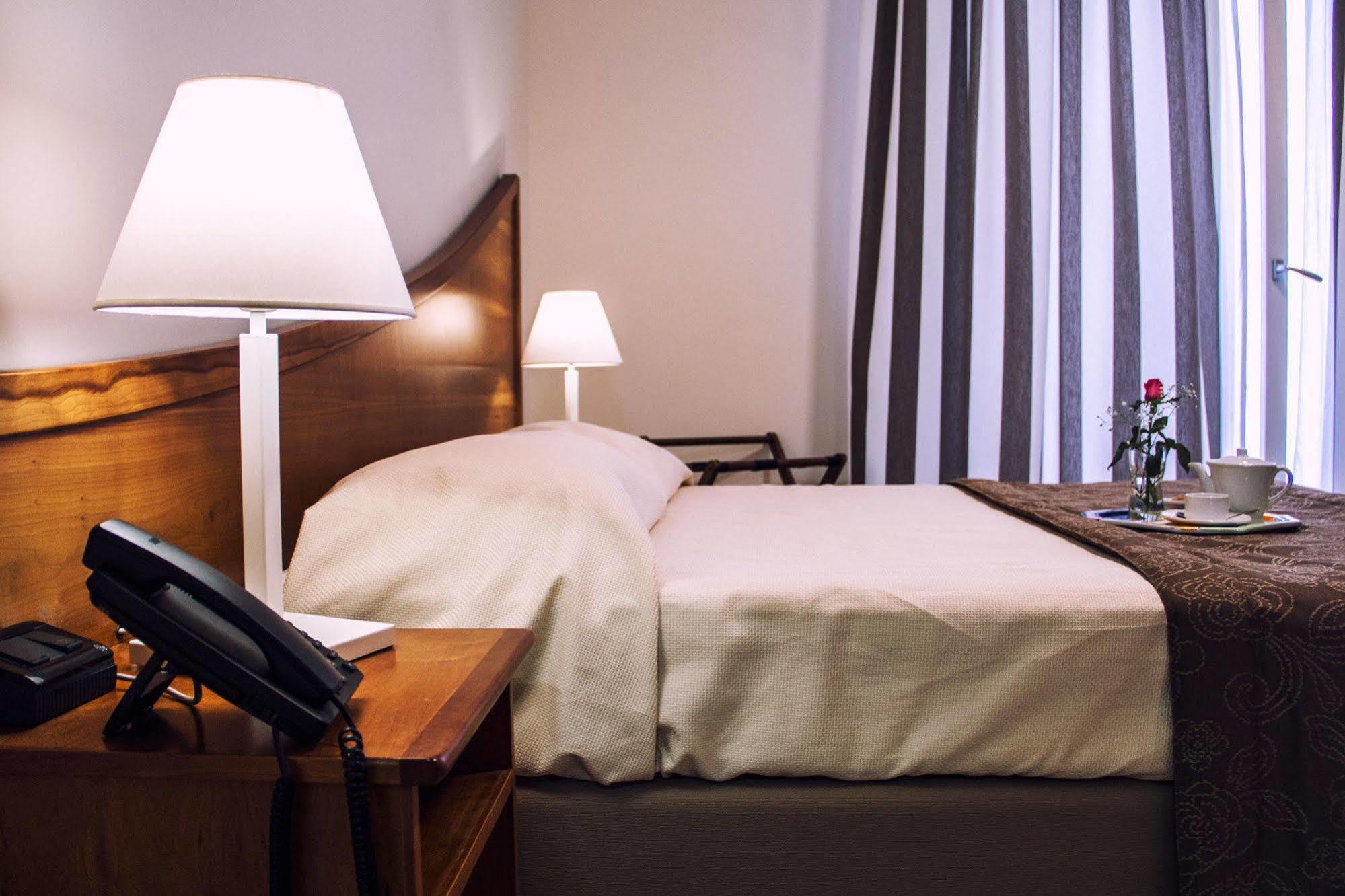 איסולה דלה פמינה Hotel Sirenetta מראה חיצוני תמונה
