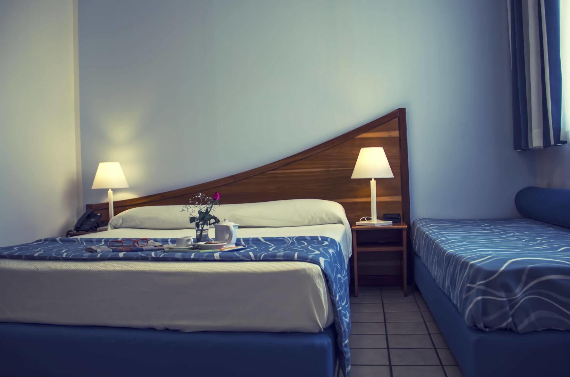 איסולה דלה פמינה Hotel Sirenetta מראה חיצוני תמונה