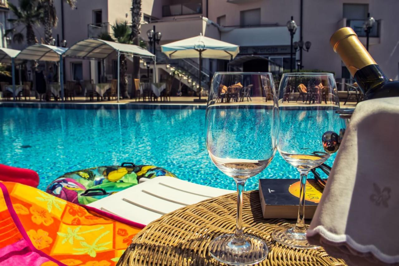 איסולה דלה פמינה Hotel Sirenetta מראה חיצוני תמונה